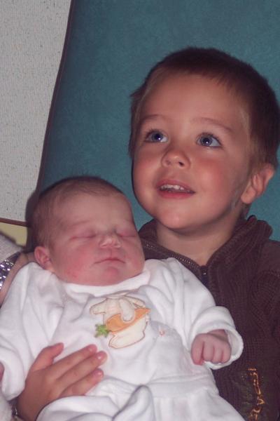 mon neveu et sa petite cousine